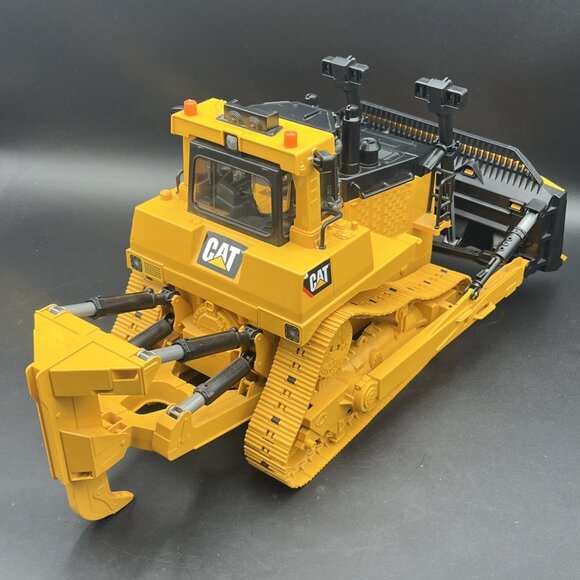 Bruder 02453 Cat® Large Track Dozer 24.12.12 - Used - Picture 5 of 13